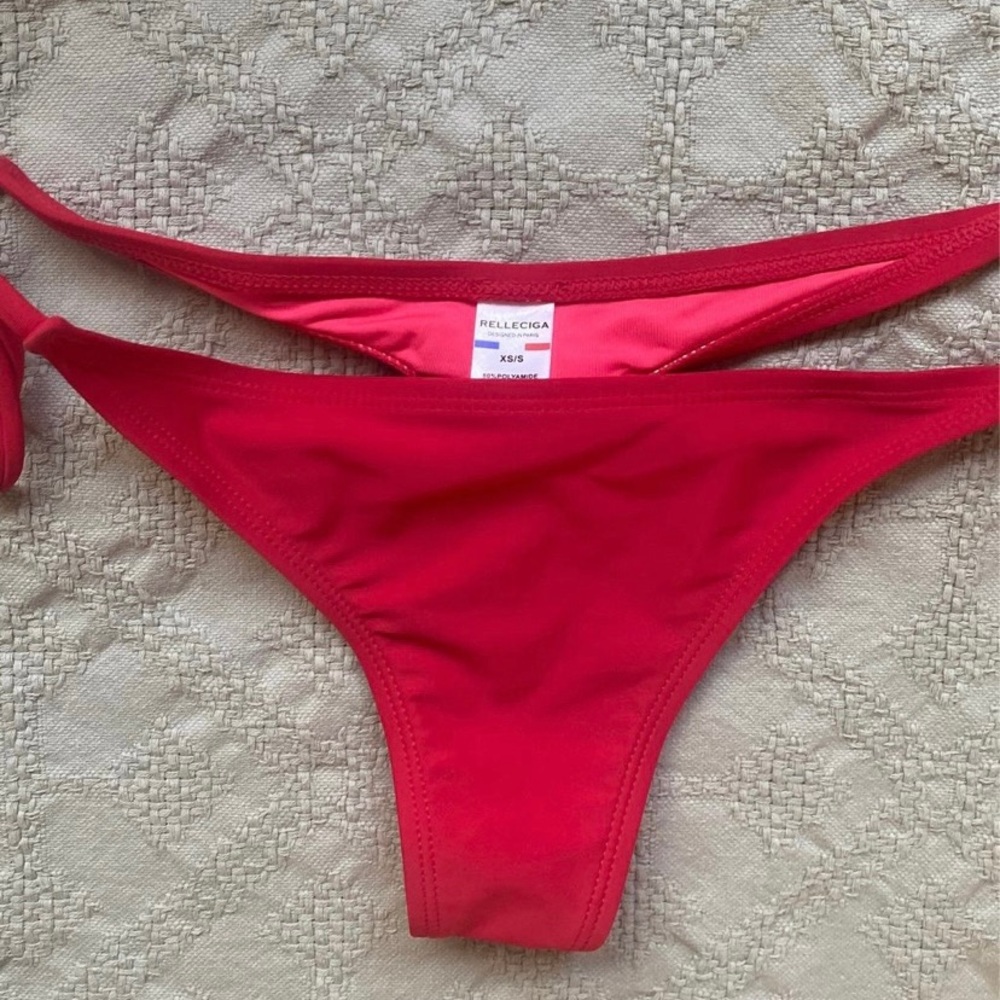Thong bikinis